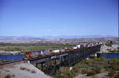 BNSF C44-9W  732 (20.10.2000, Topock, CA)