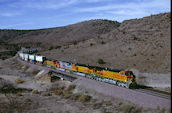 BNSF C44-9W 4651 (25.01.2002, Crozier Canyon, AZ)