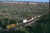 BNSF C44-9W 4685 (01.05.2004, Crozier Canyon, AZ)