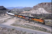 BNSF ES44DC 7687 (11.04.2008, Kingman, AZ)