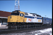 VIA F40PH-2 6414 (03.2004, Brockville, ON)