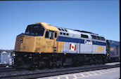 VIA F40PH-2 6417 (04.2003, Belleville, ON)