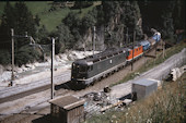 SBB Re6/6 11627 (18.08.1988, b. Wassen, mit Re4/4 11363 rot)