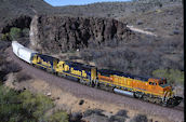 BNSF B40-8W  515 (10.04.2008, Crozier Canyon, AZ)