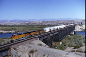 BNSF C44-9W 4599 (20.10.2000, Topock, CA)