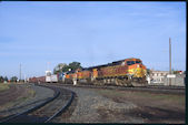 BNSF C44-9W 4927 (05.09.2008, Laurel, MT)