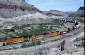 BNSF C44-9W 5233 (14.05.2004, Kingman, AZ)