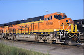 BNSF ES44C4 6668 (19.07.2011, Galesburg, IL)