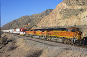 BNSF ES44DC 7318:2 (16.04.2011, Valentine, AZ)