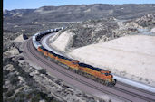 BNSF ES44DC 7570 (14.01.2011, Cajon Pass MP56, CA)