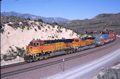 BNSF ES44DC 7654 (30.04.2011, Cajon Pass MP57, CA)