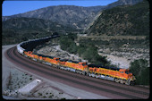 BNSF ES44DC 7768 (29.04.2011, Cajon Pass MP66, CA)