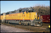 UP GP38-2  516:4 (17.11.2000, Council Bluffs, IA)